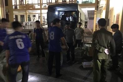 Dạ dày lợn đã chuyển màu đen, bốc mùi hôi thối vẫn thu gom bán kiếm lời
