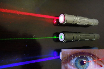 Bút chiếu laser có thể làm tổn hại mắt vĩnh viễn, tuyệt đối không cho trẻ chơi