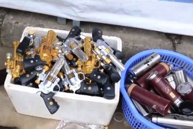 Tràn lan cửa hàng bán đồ chơi bạo lực tại chùa Hương