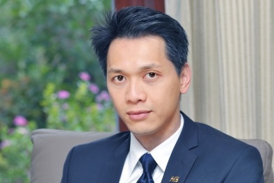 Sau chuyển nhượng, chị gái Chủ tịch trẻ tuổi bán sạch 2 triệu cổ phiếu ngân hàng ACB