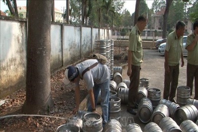 Tiêu hủy gần 1.500 lít bia hơi không rõ nguồn gốc xuất xứ