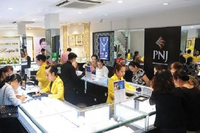 Số tiền thưởng của 18 'sếp lớn' chênh lệch 'khủng' thế nào so với 6.000 nhân viên PNJ?