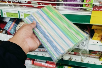Nhà bán lẻ đầu tiên ở Việt Nam ‘quét sạch’ ống hút nhựa ra khỏi hệ thống