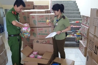 Phát hiện 5,5 tấn bánh kẹo và đồ chơi trẻ em không có chứng nhận kiểm định chất lượng sản phẩm