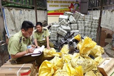 Hàng loạt phụ tùng ô tô tải do nước ngoài sản xuất không hóa đơn chứng từ bị tạm giữ