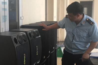 Gần 100 chiếc loa thùng, micro đã qua sử dụng có dấu hiệu nhập lậu bị 'tóm'