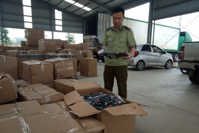 Tóm gọn xe ô tô vận chuyển 730 khẩu súng đồ chơi bạo lực không rõ nguồn gốc
