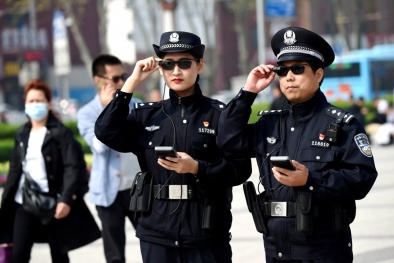 Với loại kính thông minh này, cảnh sát có thể dễ dàng tóm gọn những tên tội phạm