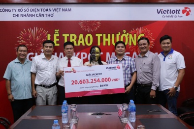 Xổ số Vietlott: Nữ khách hàng đeo mặt nạ nhận giải Jackpot ‘khủng’ tại Cần Thơ