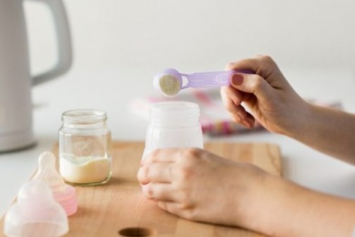 Bé 19 tháng tuổi tử vong do sự bất cẩn khi mẹ pha sữa