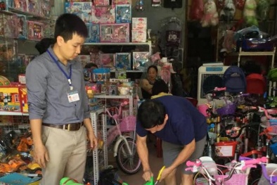 Tiêu hủy nhiều đồ chơi bạo lực và độc hại trên thị trường