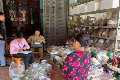 Ngang nhiên bán dược liệu không rõ nguồn gốc tại chợ