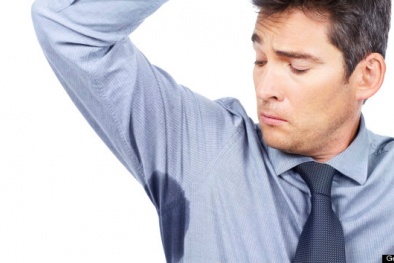 Người dùng hay mắc phải những sai lầm này khi dùng lăn khử mùi mà không biết