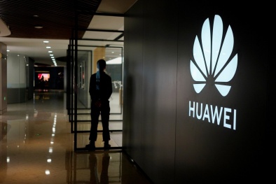 Bị tấn công tứ phía, Huawei đòi công ty Mỹ trả 1 tỷ USD tiền bản quyền