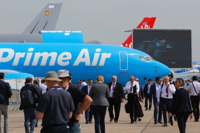 Gã khổng lồ Amazon thuê thêm 15 máy bay Boeing để giao hàng nhanh cho khách