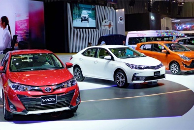 Hàng loạt ô tô giảm giá mạnh 100 triệu đồng/chiếc, chục nghìn người Việt đổ xô mua