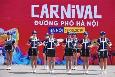 Carnival đường phố khuấy động phố đi bộ Hồ Gươm nhân kỷ niệm '20 năm Thành phố Vì hòa bình'