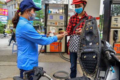 Nóng: Giá xăng dầu tăng mạnh từ 17h chiều nay