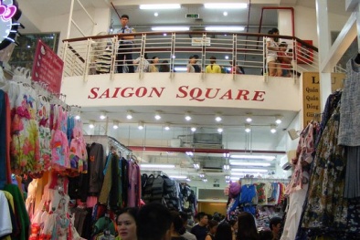 Thu giữ hàng nghìn sản phẩm giả mạo nhãn mác thương hiệu nổi tiếng tại Trung tâm thương mại