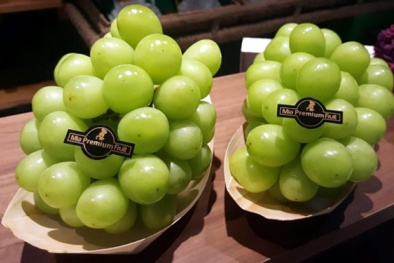 Cận cảnh chùm nho mẫu đơn Nhật Bản giá gần 3 triệu/kg