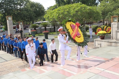 Đảng ủy, Đoàn TN Bộ KHCN và Tổng cục TCĐLCL dâng hương, tưởng niệm các anh hùng liệt sĩ