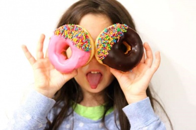 Đường gây hại đối với trẻ em giống như ảnh hưởng tới người lớn