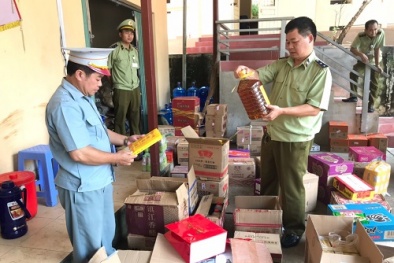 Thu gom thịt gà đóng túi, xúc xích từ người không rõ địa chỉ tại Lạng Sơn về các tỉnh bán