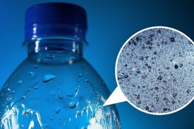 90% nước đóng chai chứa hạt vi nhựa, gây nguy hại cho sức khỏe ra sao?