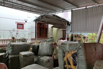 Thu giữ lượng lớn quần áo, ba lô học sinh vi phạm về nguồn gốc xuất xứ