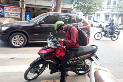 Xe ôm, shipper ở Hà Nội sẽ phải 'đeo thẻ hành nghề'?