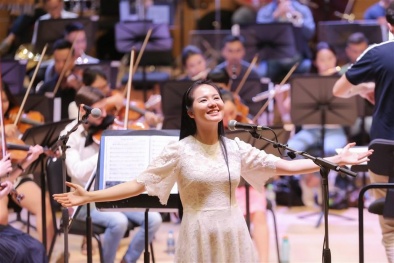 Ngắm nhan sắc mộc của Phạm Thùy Dung khi tập luyện cho live-concert 'Trăng Hát'