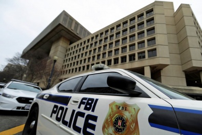 Đặc vụ FBI đột kích vào nhà giám đốc bỏ trốn cùng 35 triệu USD