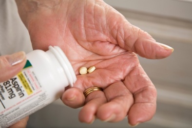 Hàng triệu bệnh nhân nên ngừng dùng aspirin để bảo vệ sức khỏe tim mạch