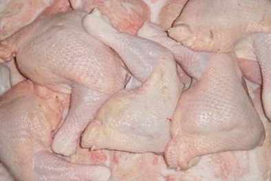 Giá thịt gà chỉ hơn 10 nghìn đồng/kg, rẻ hơn rau ngoài chợ: Tiết lộ lý do vì sao