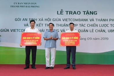 Vietcombank trao tặng gói ASXH trị giá 10 tỷ đồng cho thành phố Hải Phòng