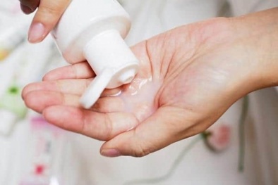 Đình chỉ lưu hành toàn quốc lô sản phẩm Dung dịch vệ sinh phụ nữ trà xanh trầu không
