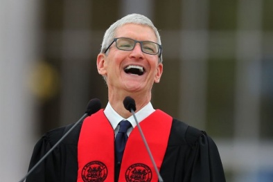 Tim Cook được Apple trả bao nhiêu lương năm 2019?