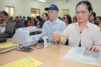 Năm 2020: Mục tiêu 50% người nhận lương hưu, trợ cấp BHXH không dùng tiền mặt khu vực đô thị