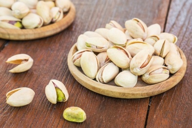 Nhận biết hạt dẻ cười bị tẩy trắng bằng hóa chất độc hại