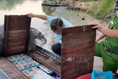 Ngang nhiên ngụy trang thuyền đánh cá cất giấu số lượng lớn thuốc lá nhập lậu