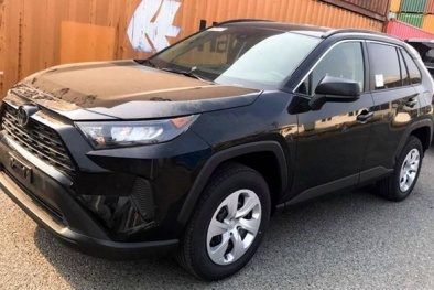 Khám phá mẫu Toyota RAV4 LE 2020 mới 'cập cảng' Việt Nam