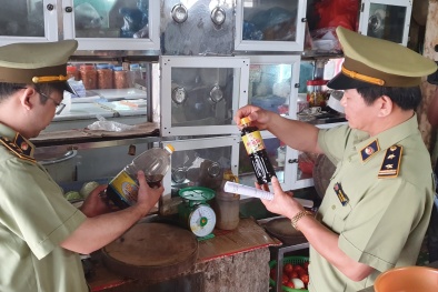 Xử lý 34 hộ kinh doanh buôn bán hàng hóa không rõ nguồn gốc, quá hạn sử dụng