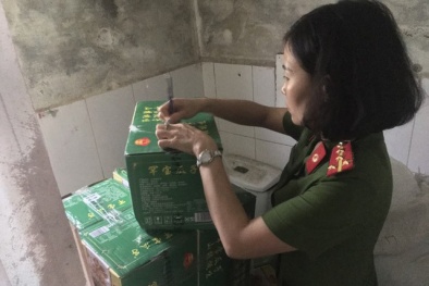 Thu giữ số lượng lớn nguyên liệu trà sữa nhập lậu ở Hà Nội