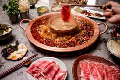 Chỉ cần '1 phút' đã chế ngay được nồi lẩu thần kì chua cay 'chất lượng'