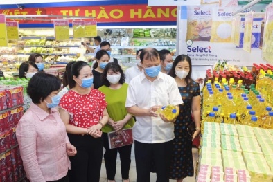 Kiểm tra đột xuất việc cung ứng hàng hóa thiết yếu tại các siêu thị lớn ở Hà Nội