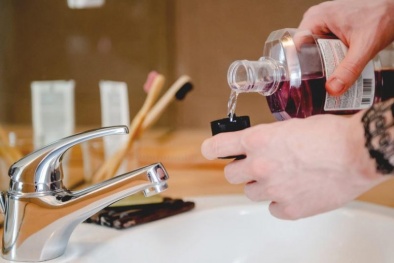 Nước súc miệng có thể làm giảm nguy cơ lây truyền COVID-19