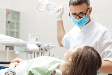 WHO khuyến cáo người dân không nên khám chữa răng trong mùa dịch Covid-19