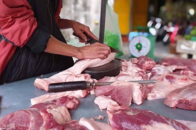 Giá lợn hơi giảm mạnh, giá thịt chợ dân sinh vẫn leo cao
