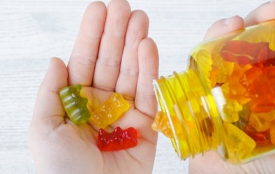 Bổ sung vitamin dạng kẹo dẻo cho con- lợi ít hại nhiều nếu lạm dụng