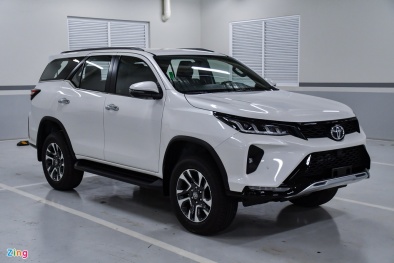 Giá khoảng 1,2 tỷ đồng, Toyota Fortuner 2.4 Legender mới về đại lý có gì đặc biệt?